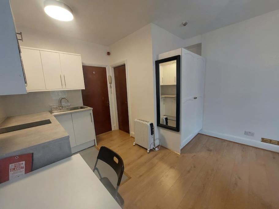 Newly Refurbished Studio London Bagian luar foto